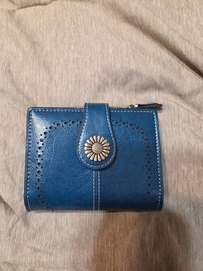 SENDEFN Blue Leather Daisy-Button Wallet